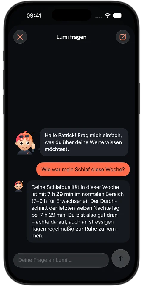 Lumi fragen: Auf die Frage „Wie war mein Schlaf diese Woche?“ antwortet Lumi mit dem Schlafdurchschnitt von 7 h 29 min und ordnet ihn in die empfohlenen 7 bis 9 Stunden ein